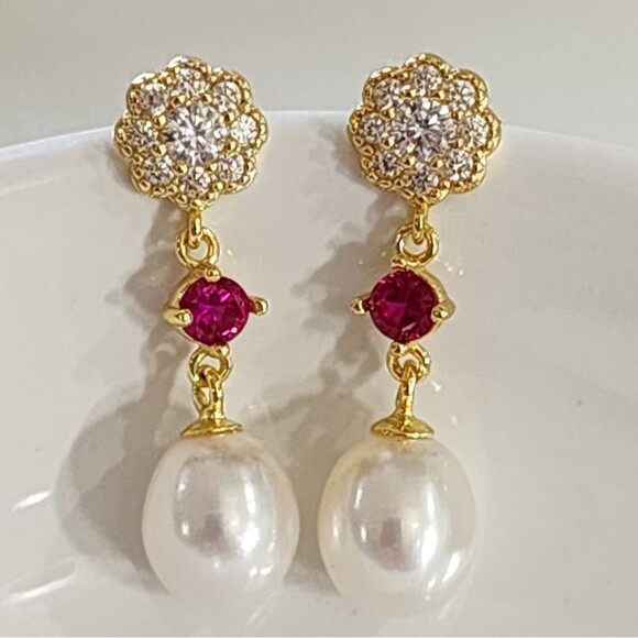 925S Red Gemstones‎ Stud Earrings With Cultured Freshwater Pearl and Zirconia - Picture 5 of 12